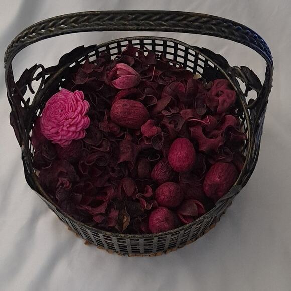 Decorative Basket with Pink Accents Potpurri Scented Very Fragrant - Picture 1 of 7